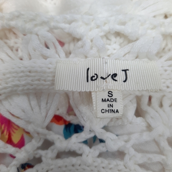 Love J Bohemian Crocheted Floral 3/4 Sleeve Crop Top Size Small Women's - Picture 8 of 10